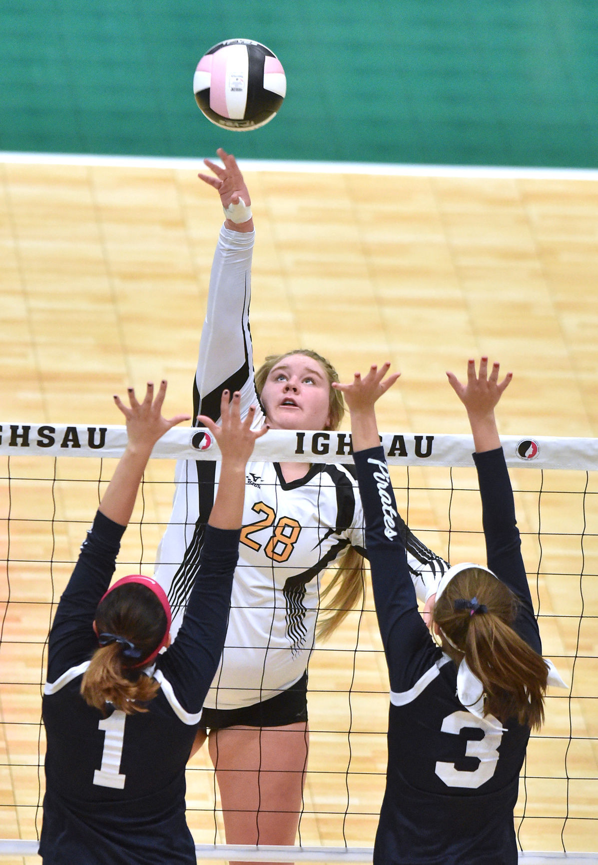 Hudson vs Lawton-Bronson state volleyball